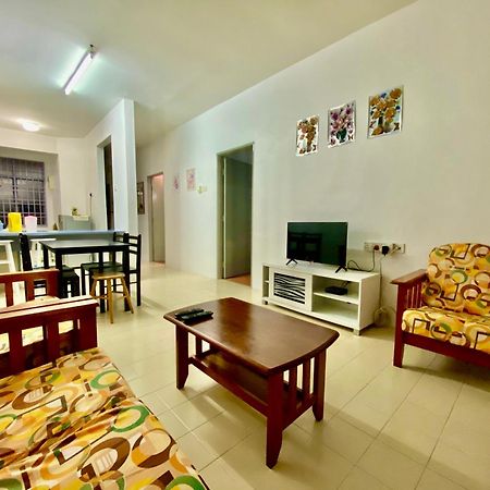Batu Ferringhi Bayu Emas Apartment Eksteriør bilde